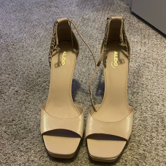 Aldo Nude Heels - Picture 1 of 4